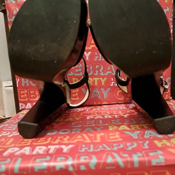 Black and White Michael Kors high heels in size 9 - Picture 4 of 4